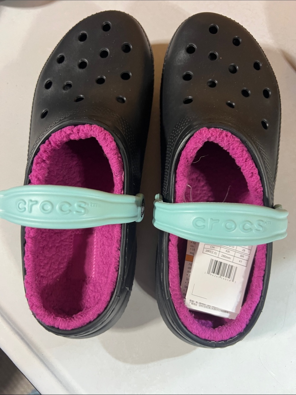 Crocs Men’s black fur lined - Picture 10 of 10